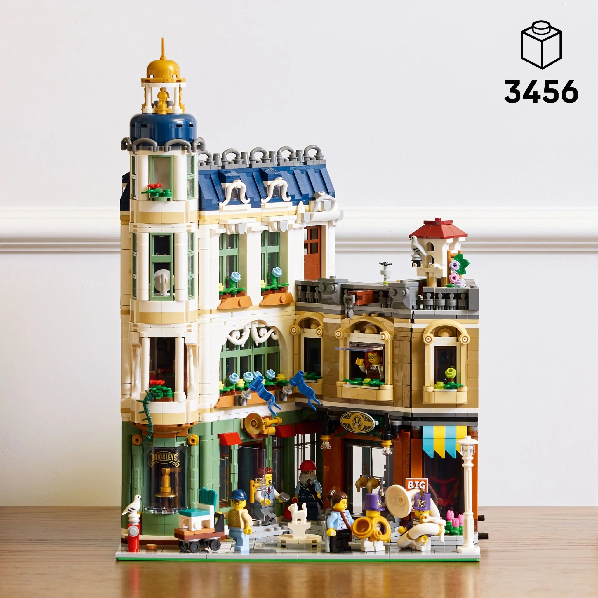 LEGO Icons Shopping Street Building Set 11371 - Image 2