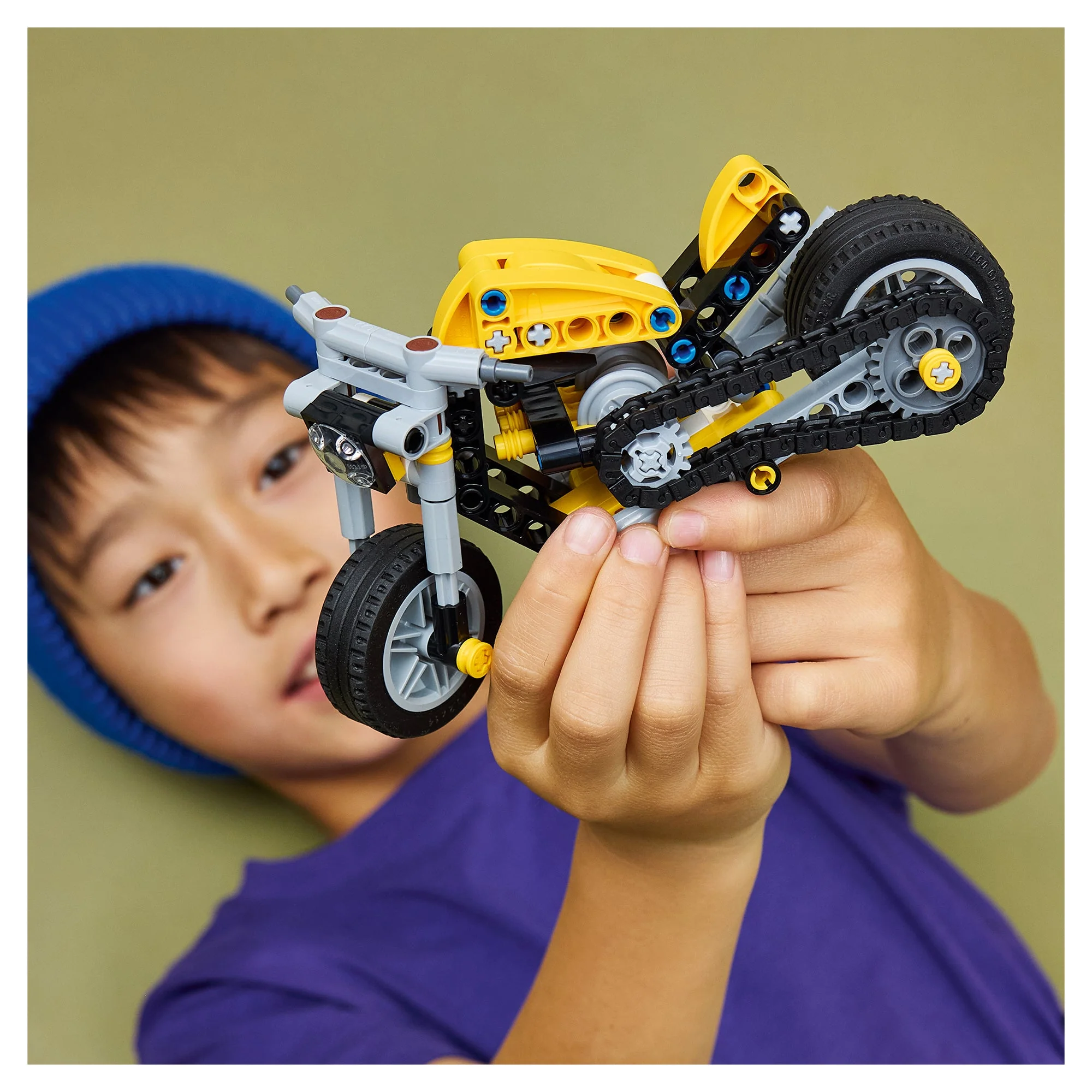 LEGO Technic Yellow Motorcycle 42225 - Image 5