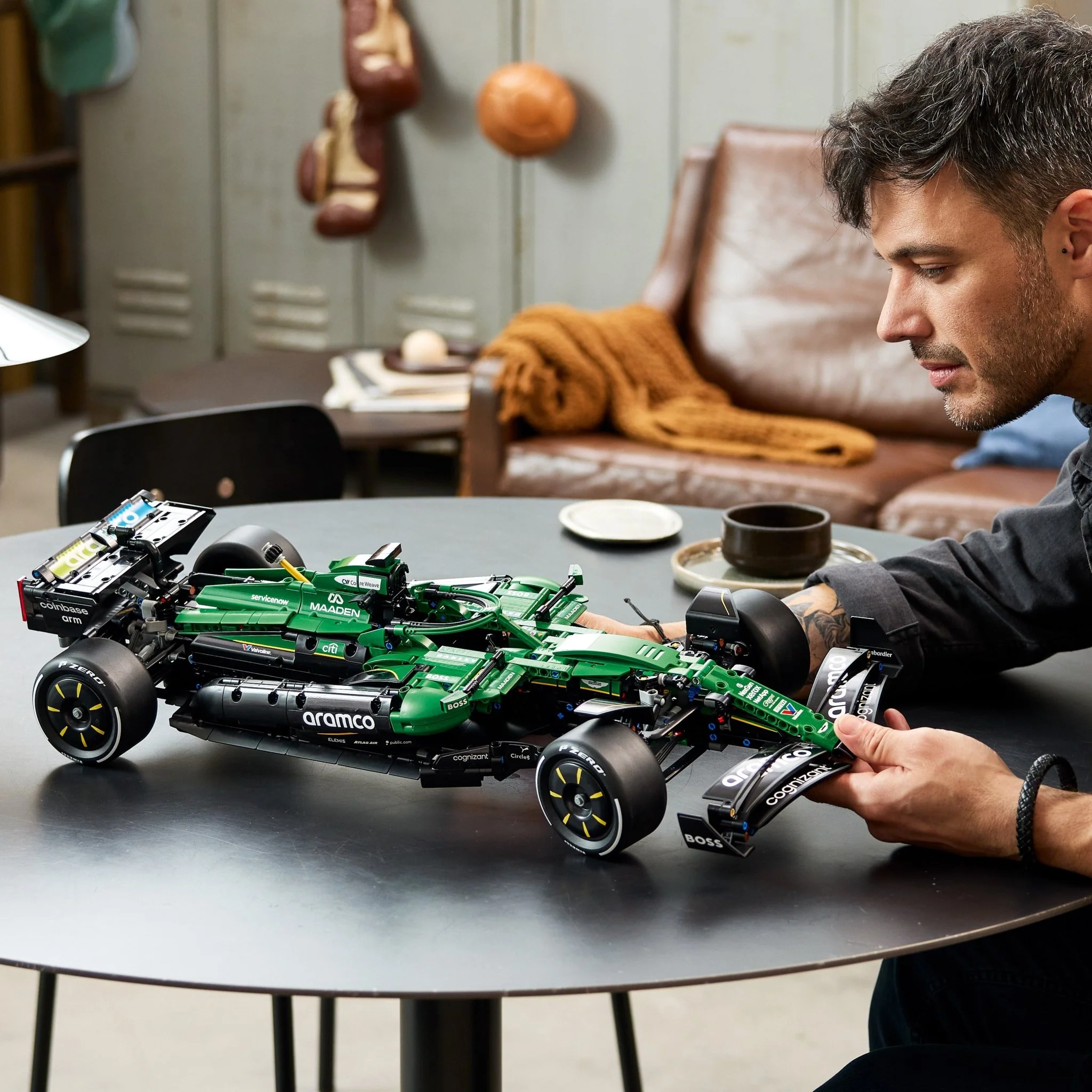 LEGO Technic Aston Martin Aramco AMR25 F1 Car 42240 - Image 3