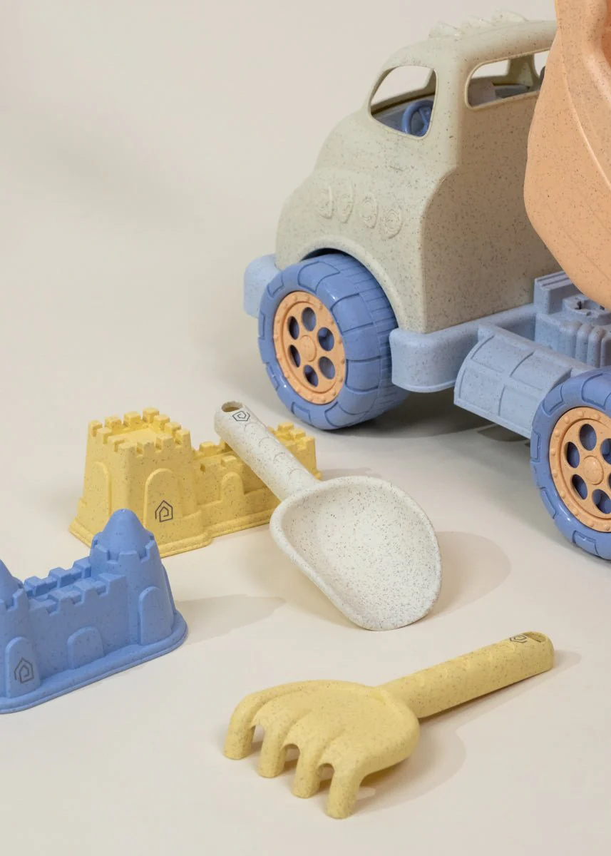 Oversized 5-Piece Wheat Straw Sand Toy Set – Dump Truck & Accessories - Image 4