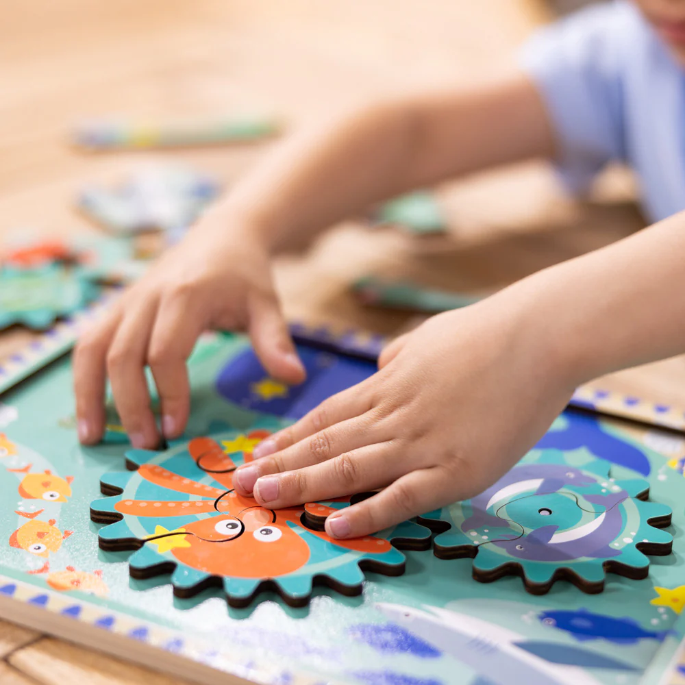 Melissa & Doug Underwater Wooden Gear Puzzle - Image 16